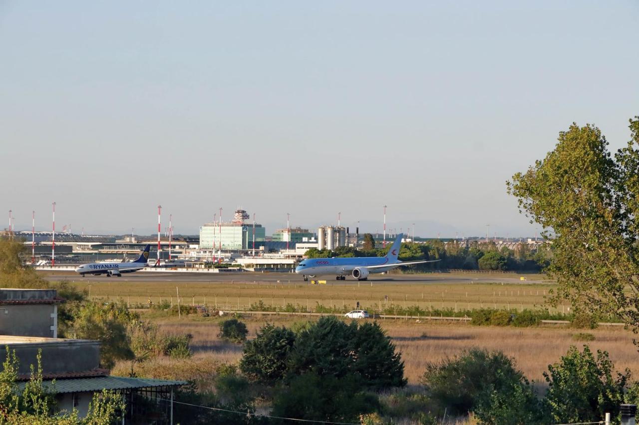 Bilocale Con Vista Sull'Aeroporto - Comodo Per Il Viaggio フィウミチーノ エクステリア 写真
